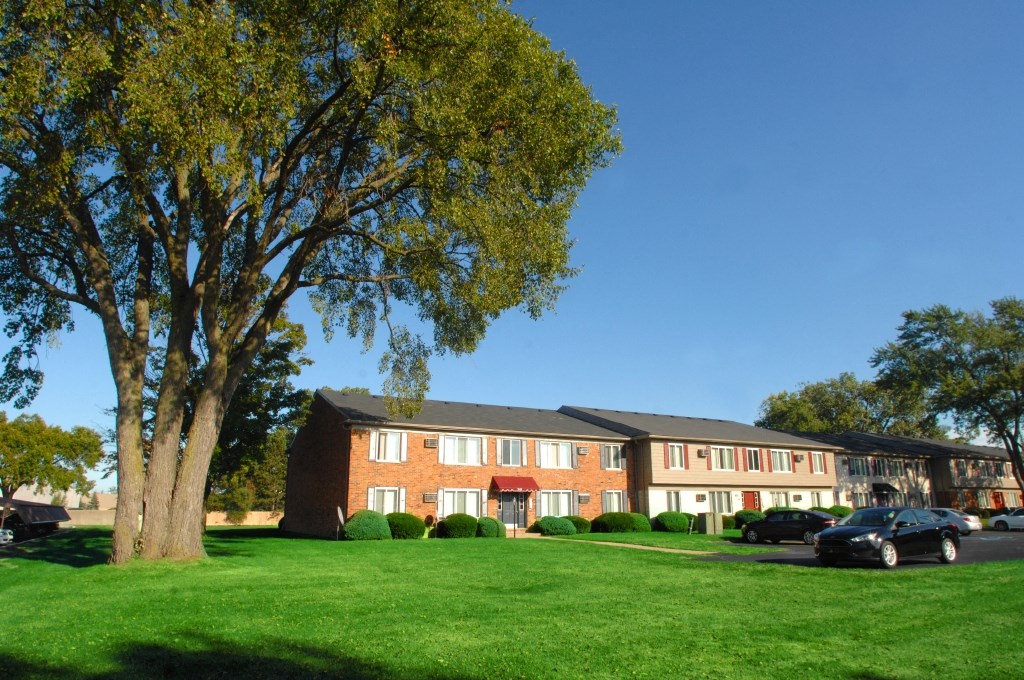 Chatsford Village Apartments, 501 E Irving Ave 101, Madison Heights